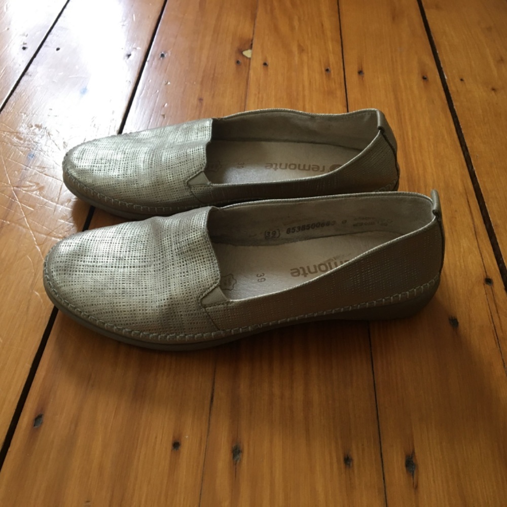 Gold Remonte Slip Ons - Picture 3 of 4